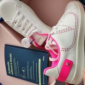 NEW Authentic Valentino Garavani low top sneakers womens size 38.5 ( or 8.5 us)